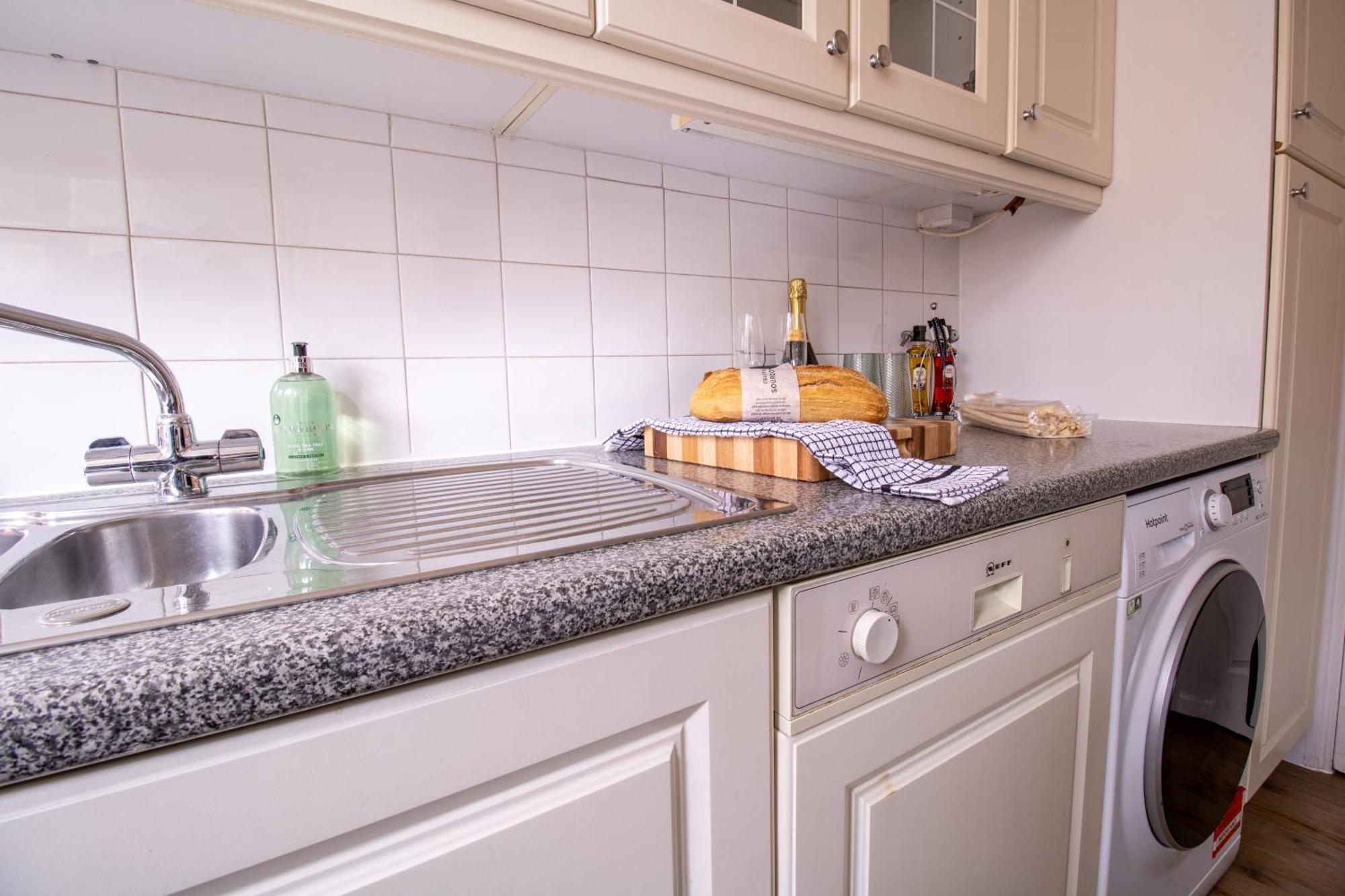 Cosy 2-Bedroom Apartment In Mayfair 8Cb - 4Th Floor No Elevator London Exterior foto